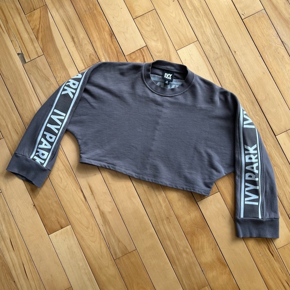 Ivy Park cropped crewneck sweater - FREE SHIPPING! :) - Picture 2 of 5